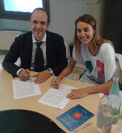 General Manager Carlo Ferlito and Jessica Rossi signing a new contract for Fabbrica d'Armi Pietro Beretta